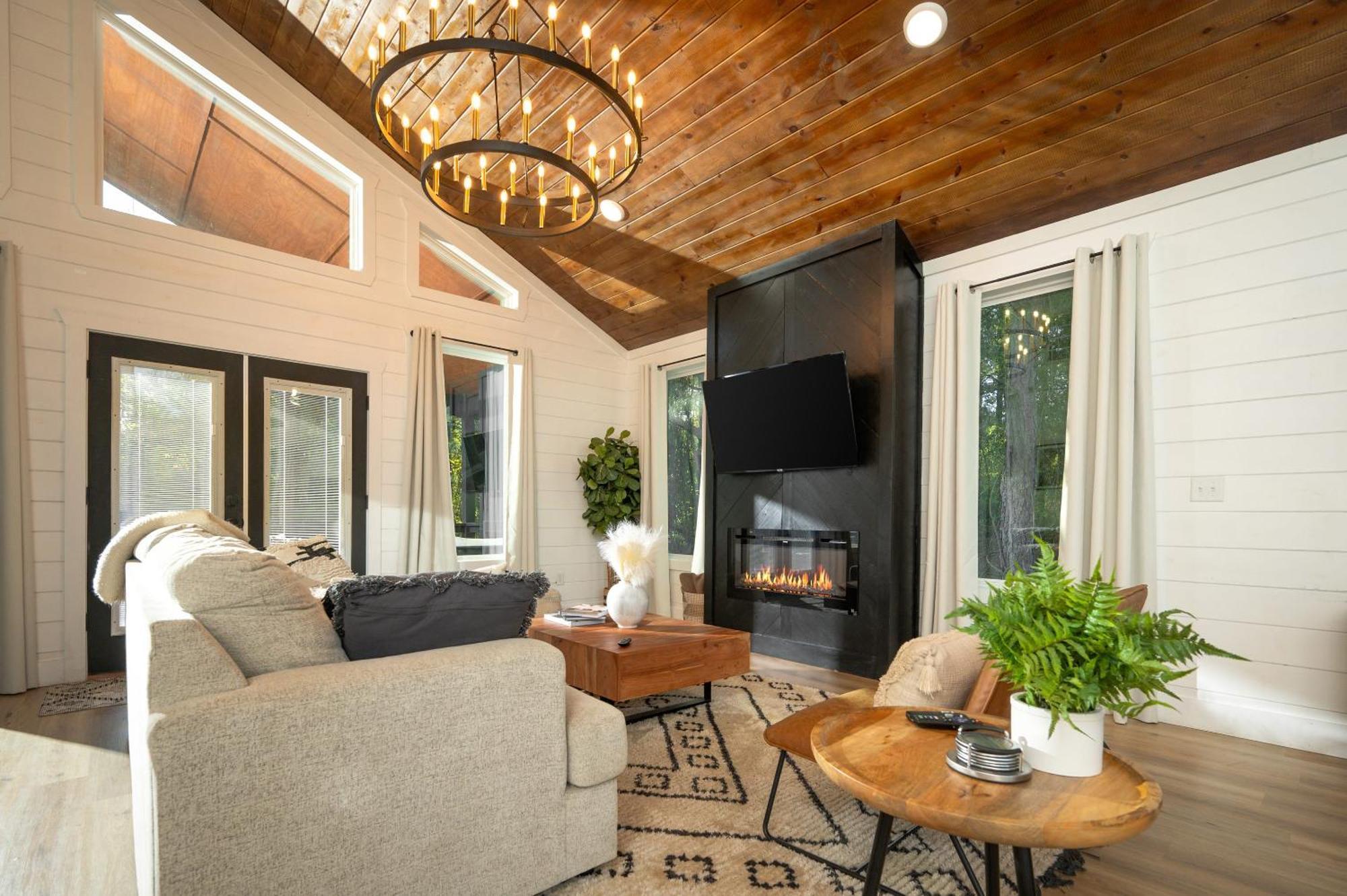 New Farmhouse-Chic Cabin With Hot Tub & Firepit Брокен-Боу Экстерьер фото