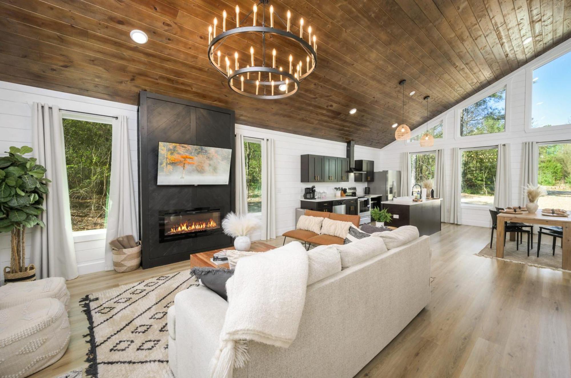 New Farmhouse-Chic Cabin With Hot Tub & Firepit Брокен-Боу Экстерьер фото