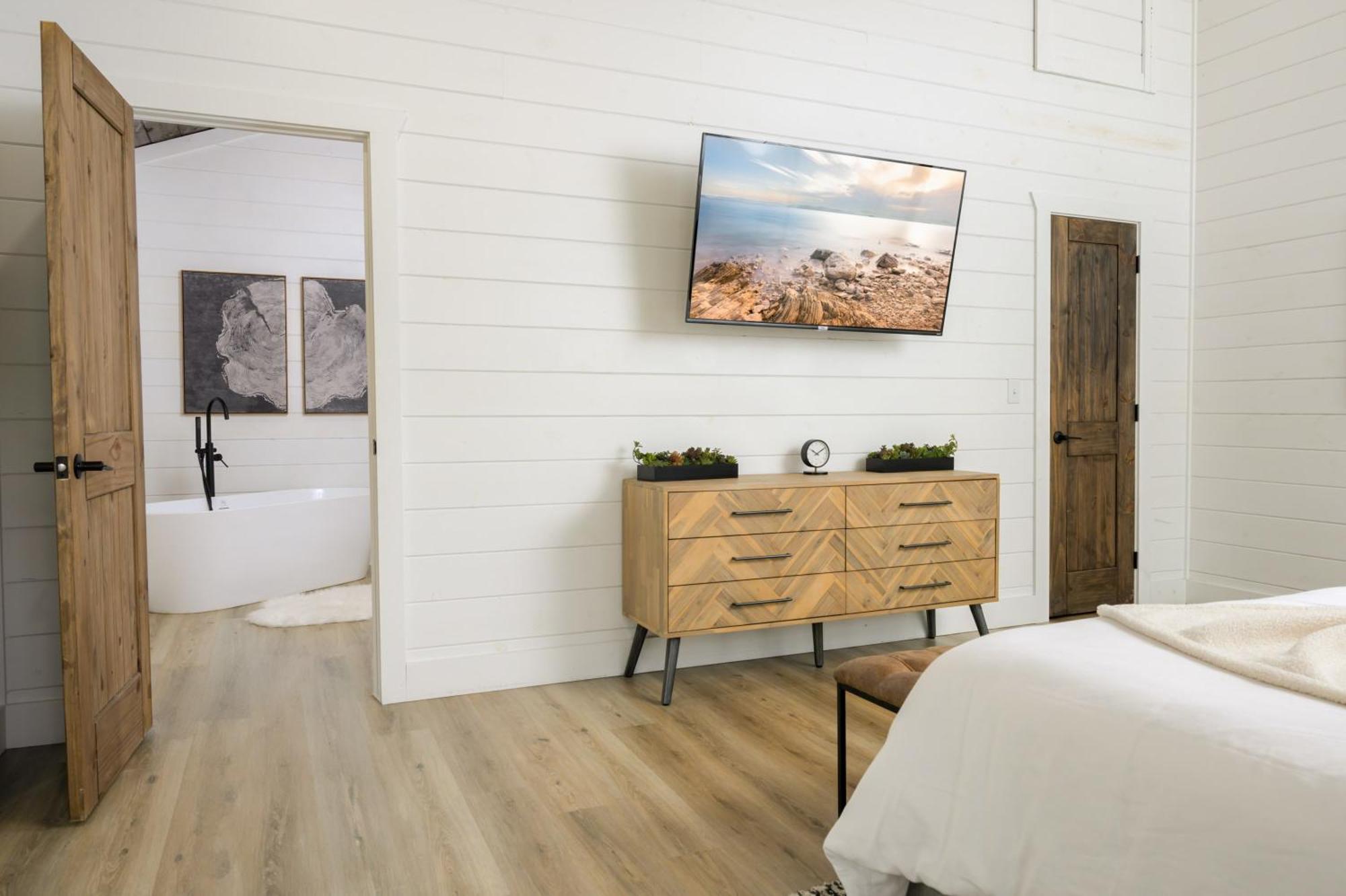 New Farmhouse-Chic Cabin With Hot Tub & Firepit Брокен-Боу Экстерьер фото