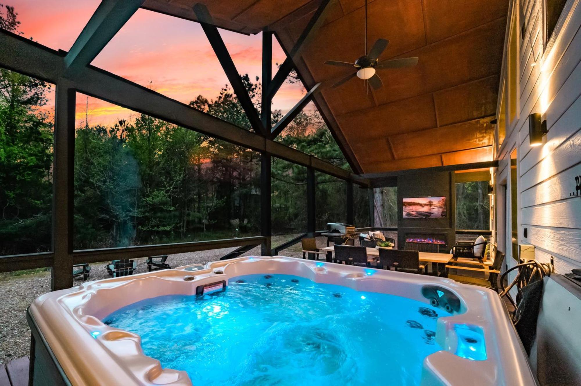 New Farmhouse-Chic Cabin With Hot Tub & Firepit Брокен-Боу Экстерьер фото